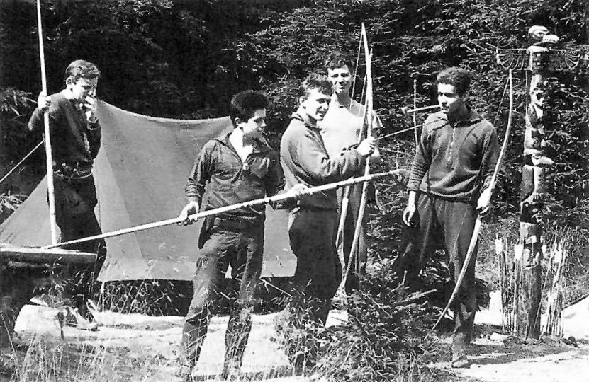 Roveři z RS Dakota na svém táboře u řeky Kamenice v Jizerských horách, 1961