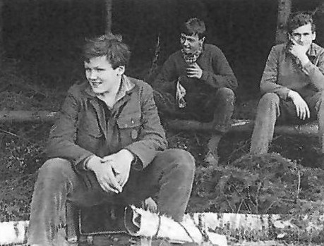 Kluci z družiny Lišáků, zleva: Tomáš Šimerda – Robin, Josef Burian – Mokasín, Petr Ráb – Had, 1965
